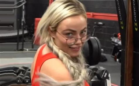 Liv Morgan Butt workout 